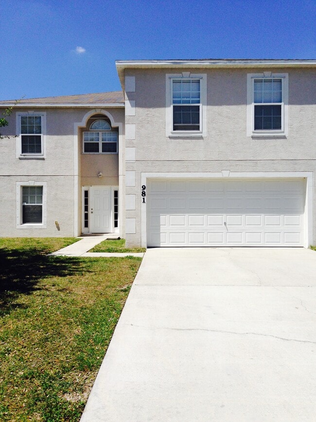 981 SW McElroy Ave in Port St. Lucie, FL - Building Photo - Building Photo