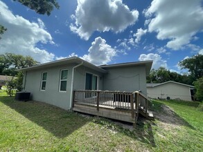 963 Beau Ct in Orange City, FL - Foto de edificio - Building Photo