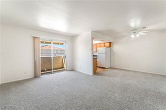 7300 W Pirates Cove Rd in Las Vegas, NV - Building Photo - Building Photo