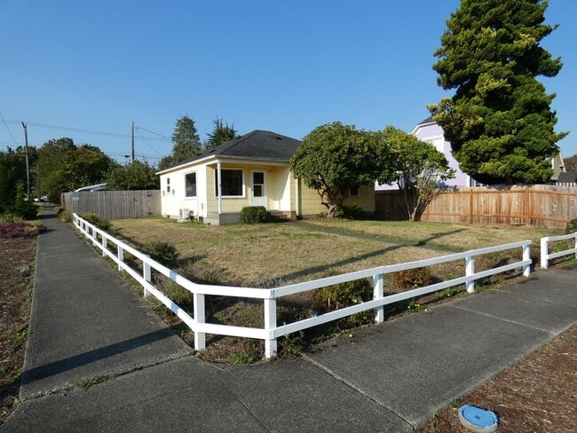 property at 634 E 4th St