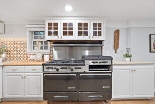 8 Mount Vernon Pl, Unit 1 in Boston, MA - Building Photo