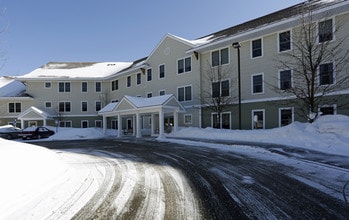 Creekside Village Senior Housing in Brunswick, ME - Foto de edificio - Building Photo