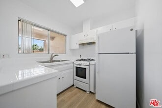 1293 Garfield Ave in Pasadena, CA - Foto de edificio - Building Photo