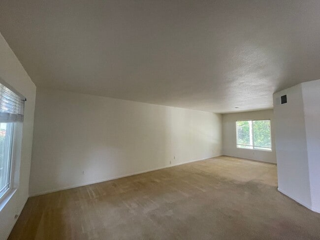 10169 Brian Kelly Way in Elk Grove, CA - Building Photo - Building Photo