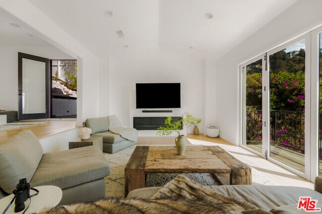8417 Harold Way in Los Angeles, CA - Building Photo - Building Photo