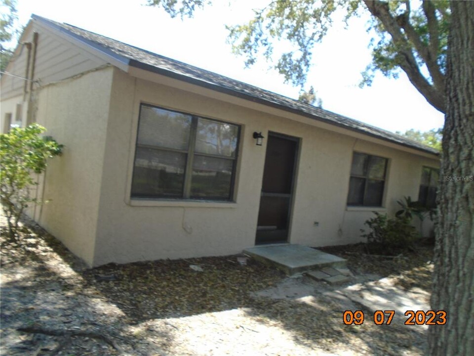 2182 Hansen St in Sarasota, FL - Building Photo