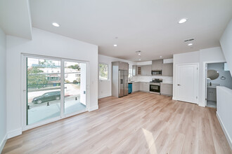 1106 Queen Anne Pl, Unit 1106.5 in Los Angeles, CA - Building Photo - Building Photo