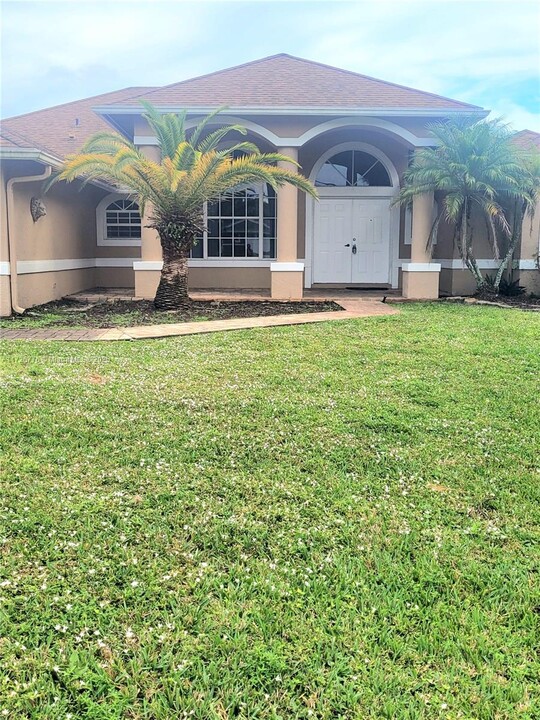 7534 Coconut Blvd in West Palm Beach, FL - Building Photo