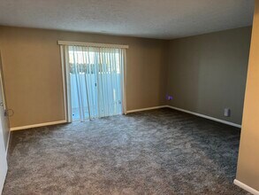 4305 N Ripley St, Unit 2 in Davenport, IA - Building Photo - Building Photo