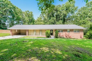 1752 Enid Dr in Lithonia, GA - Building Photo