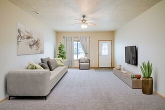 2176 Landmark Cir in Minot, ND - Building Photo - Building Photo