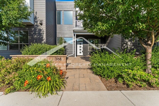 property at 3168 Syracuse St