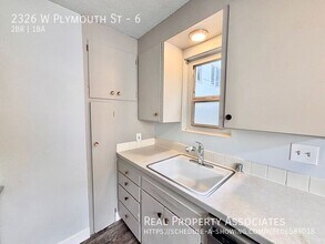 2326 W Plymouth St in Seattle, WA - Building Photo - Building Photo