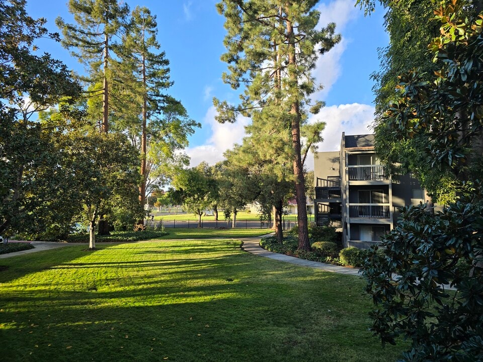 Victoria Gardens in Fremont, CA - Foto de edificio