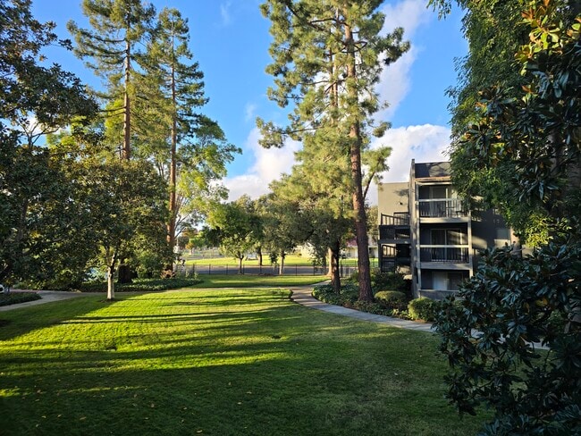 Victoria Gardens in Fremont, CA - Foto de edificio - Building Photo