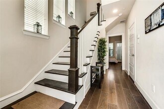 731 Lacey Oaks Pl in Dallas, TX - Building Photo - Building Photo