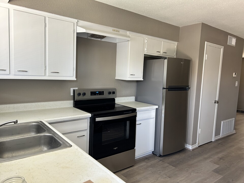 1304 Damon St, Unit 5A in Rosenberg, TX - Building Photo