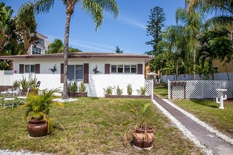 742 NE 14th Ave in Fort Lauderdale, FL - Building Photo - Building Photo