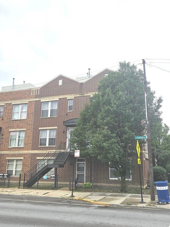 property at 736 S Kedzie Ave