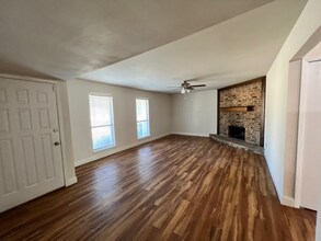 1505 Larchmont Dr in Plano, TX - Foto de edificio - Building Photo