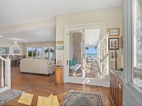3 E Beach Dr in Norwalk, CT - Foto de edificio - Building Photo