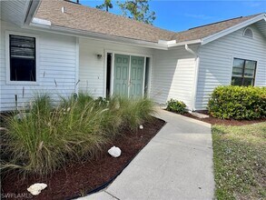 2251 Queens Way in Naples, FL - Building Photo - Building Photo