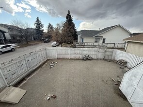 88 Martinwood Way NE in Calgary, AB - Building Photo - Building Photo