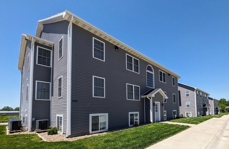 1317 B Ave W in Oskaloosa, IA - Building Photo