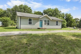 222 Mark Spitz Dr in Clarksville, TN - Building Photo