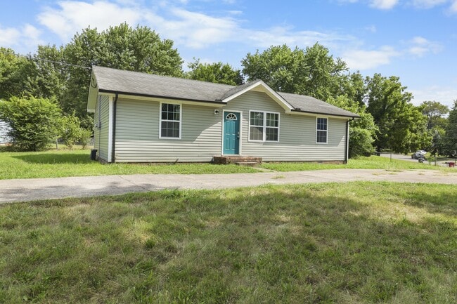 222 Mark Spitz Dr in Clarksville, TN - Building Photo - Building Photo