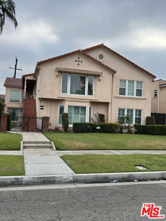 4118 S Victoria Ave in Los Angeles, CA - Building Photo