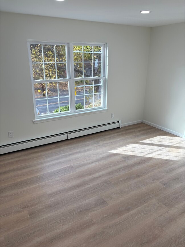 160 McKay Rd in Huntington Station, NY - Building Photo - Building Photo