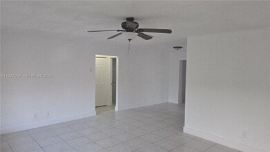 9507 NW 80th Ct in Tamarac, FL - Building Photo - Building Photo