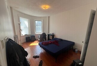 2005 Beacon St in Brookline, MA - Building Photo - Building Photo