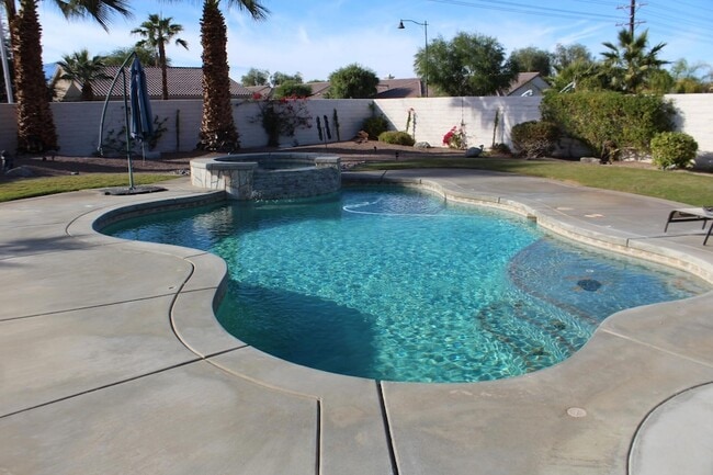 40433 Corte San Carlos in Indio, CA - Foto de edificio - Building Photo