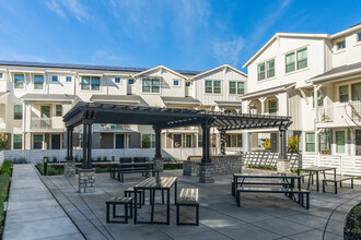 Oak Grove in Walnut Creek, CA - Building Photo - Building Photo