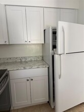 1581 NE 34th Ct, Unit 111 in Oakland Park, FL - Building Photo - Building Photo
