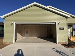 2151 Alta Vista Dr in Traverse City, MI - Building Photo - Building Photo