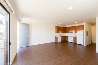 Roundhouse Place in San Luis Obispo, CA - Foto de edificio - Interior Photo