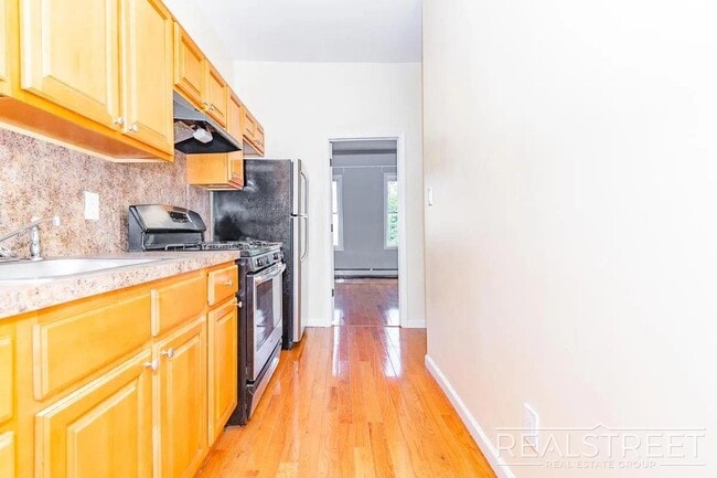 ? Spacious 2 Bedroom Apartment in Bushwick ? in Brooklyn, NY - Building Photo - Building Photo