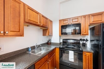 45 Willow St, Unit 218 in Springfield, MA - Foto de edificio - Building Photo