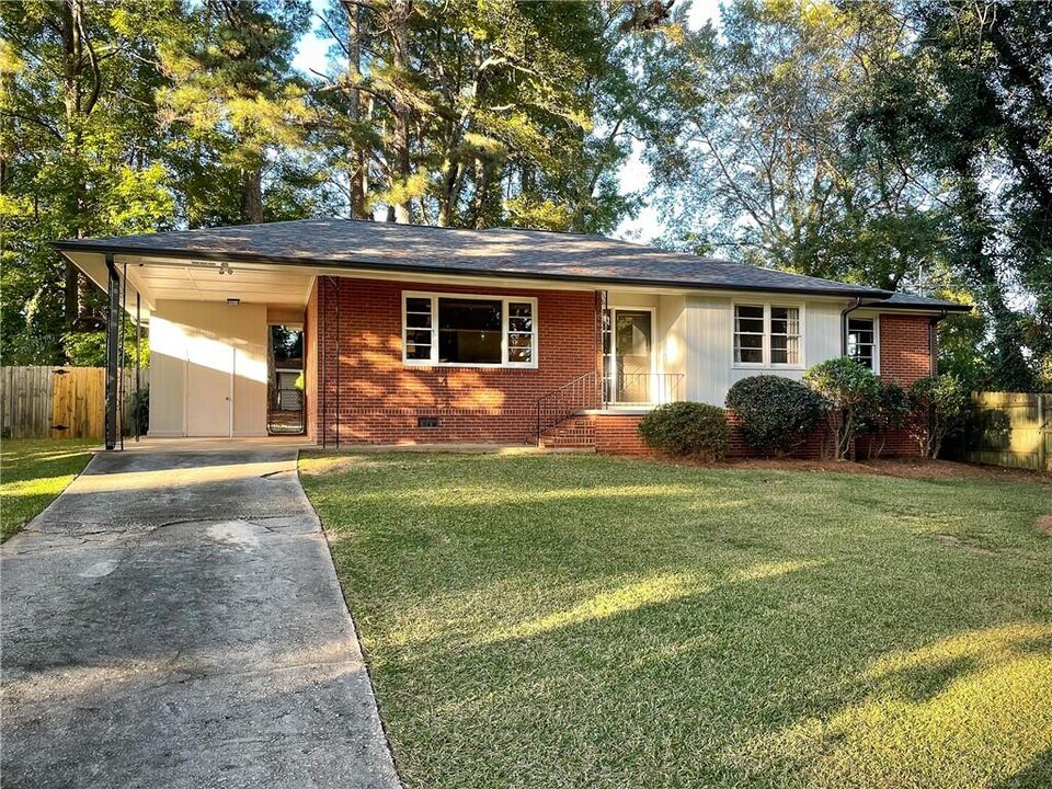 3196 Alberta Ln in Tucker, GA - Building Photo