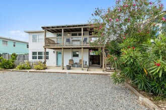 729 N Fletcher Ave, Unit LOWER in Fernandina Beach, FL - Building Photo - Building Photo