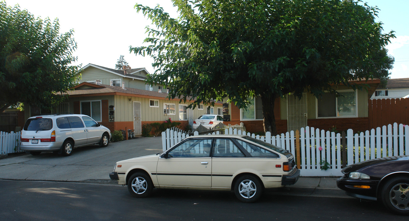 228-230 Selwyn Dr in Milpitas, CA - Building Photo