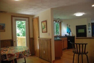 414 Middlebridge Rd in South Kingstown, RI - Building Photo - Building Photo