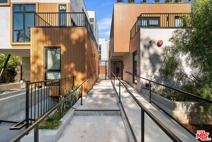 1016 N Martel Ave in West Hollywood, CA - Building Photo