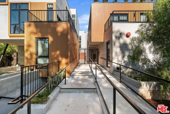 property at 1016 N Martel Ave