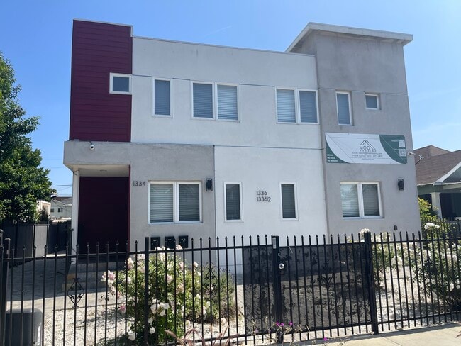 property at 1334 W 37th Pl