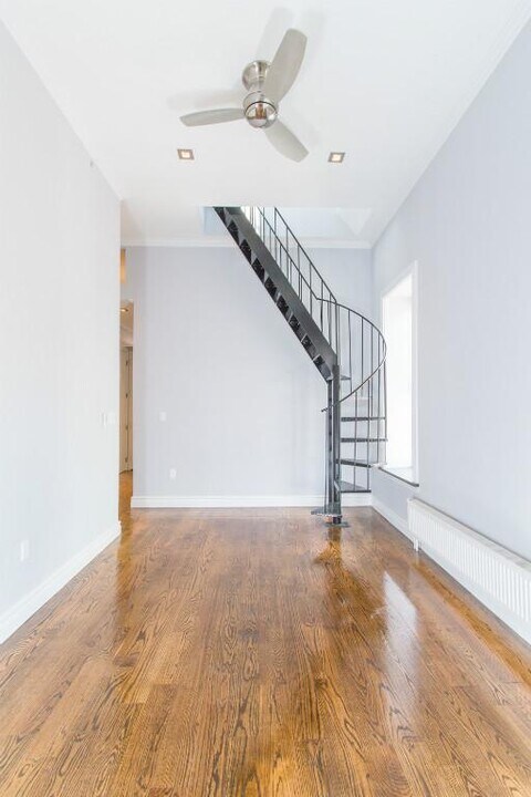 202 E 13th St in New York, NY - Building Photo