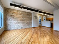 1710 N Damen Ave, Unit 2 in Chicago, IL - Building Photo - Building Photo